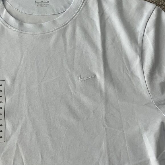 Men’s Nike Shirt - Picture 3 of 8